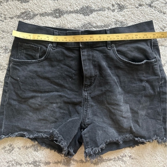 LOFT women’s petite black denim short - Picture 5 of 6